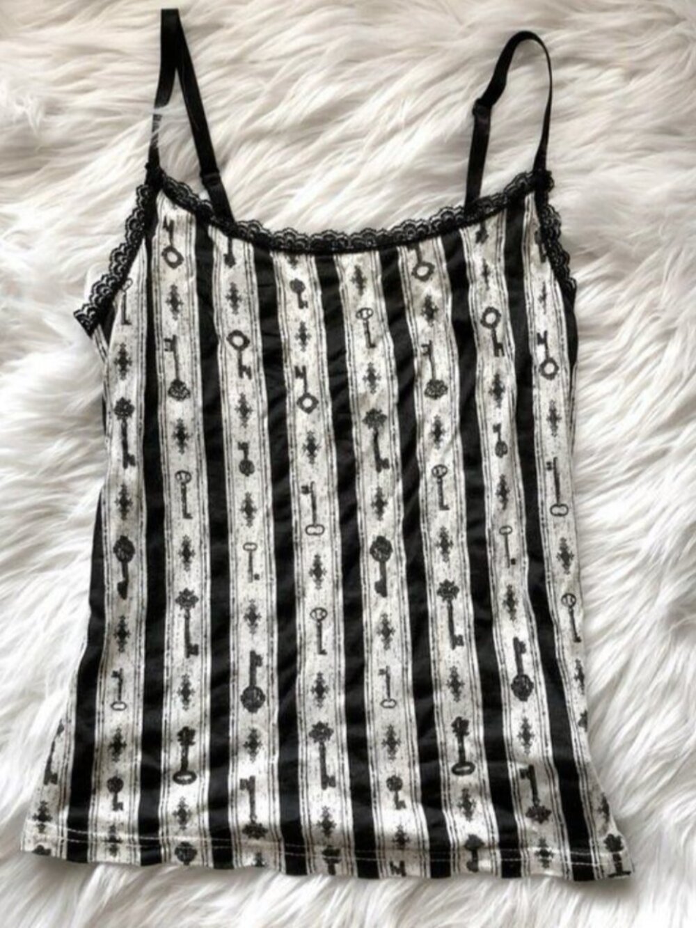 Vintage LIP SERVICE Step in Time Antique Key Camisole - Picture 3 of 8